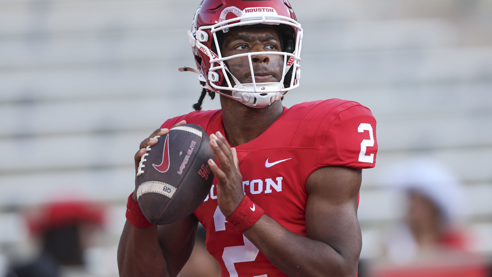 49ers player rushing in red uniform