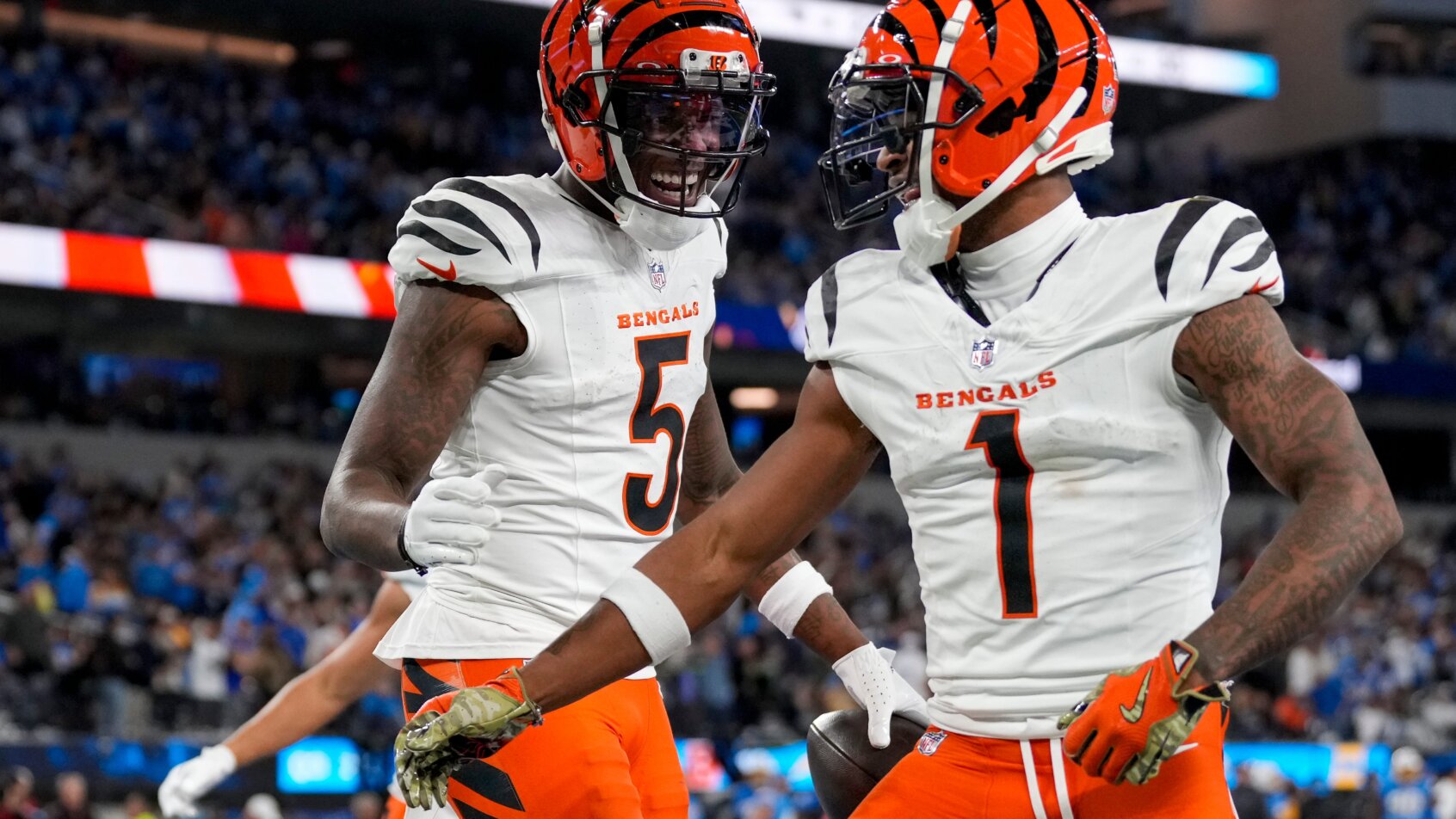 Bengals players celebrate touchdown play