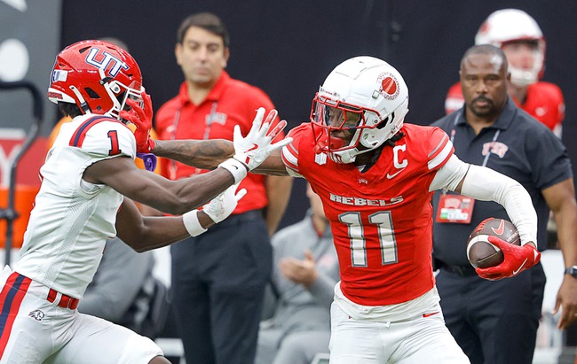 UNLV football players tackle opponent