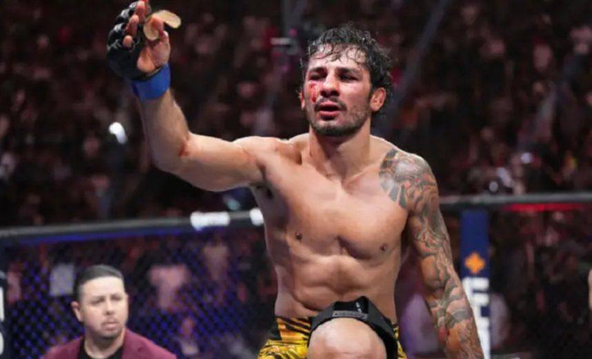 Alexandre Pantoja celebrates UFC fight victory