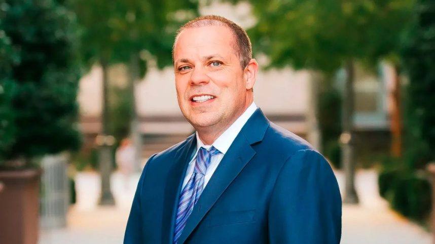 Smiling businessman outdoors