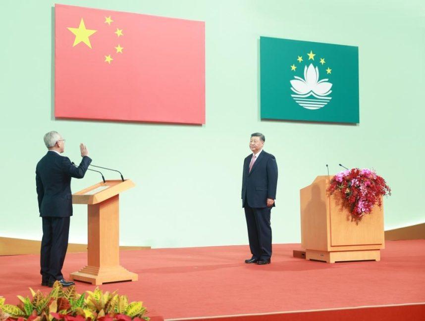 Xi Jinping with Chinese national flags