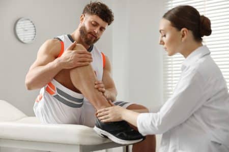 Exercise physiologist treating knee injury